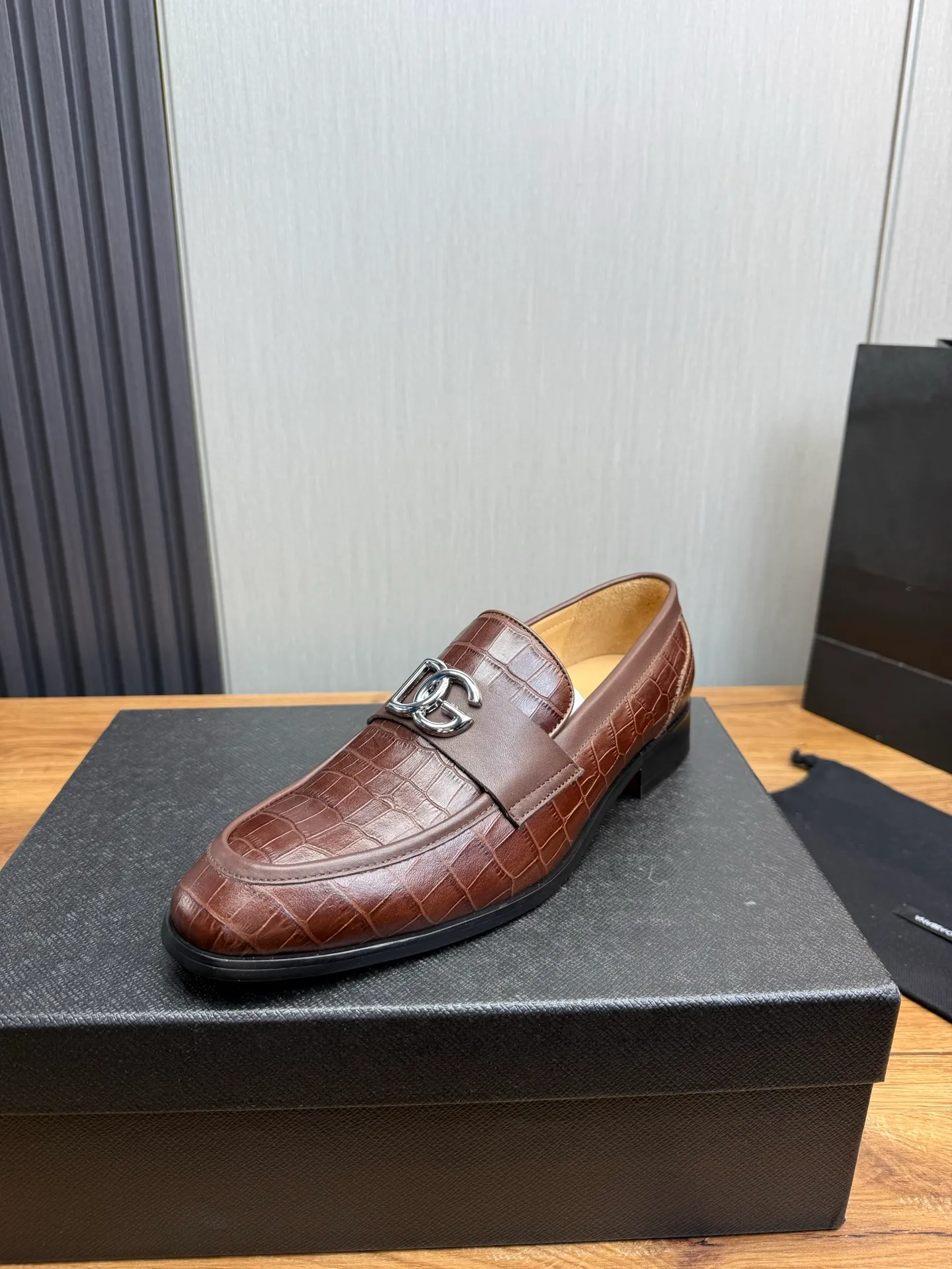Factory price 520💰 Dolce&G .DG men's loafers👞 Classic and fashionable style, embellished with personalized DG logo. Imported cowhide, open-edge beaded cowhide, cowhide lining, original non-slip and wear-resistant outsole Size: 39-44 (customized at 38.45)